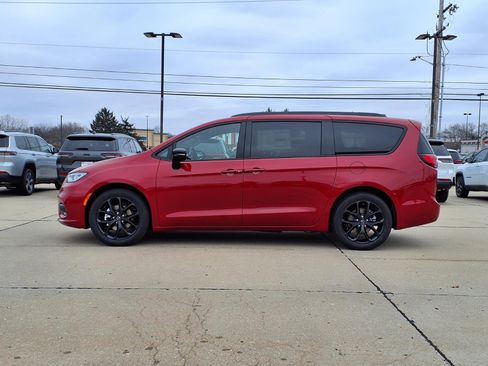 New 2026 Chrysler Pacifica Select w/ S Appearance Package FWD image 15