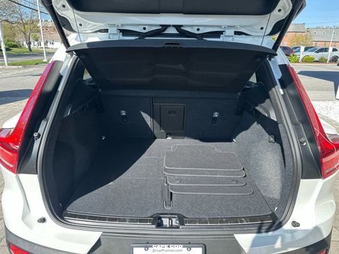 Used 2025 Volvo XC40 B5 Plus AWD/4WD image 33