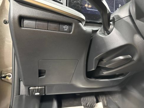 Used 2025 Nissan Kicks SV FWD image 33