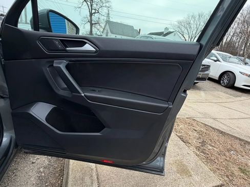 Used 2018 Volkswagen Tiguan SE w/ Panoramic Sunroof Package image 22