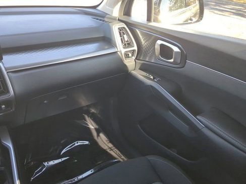 Used 2023 Kia Sorento LX image 16
