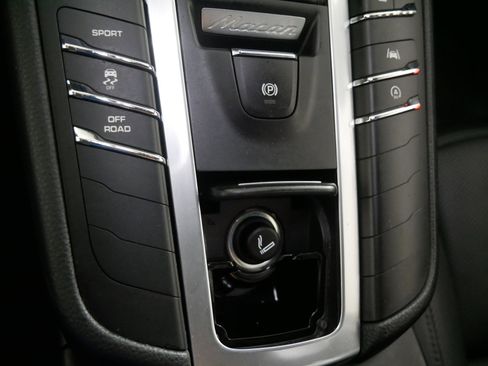 Used 2019 Porsche Macan image 30