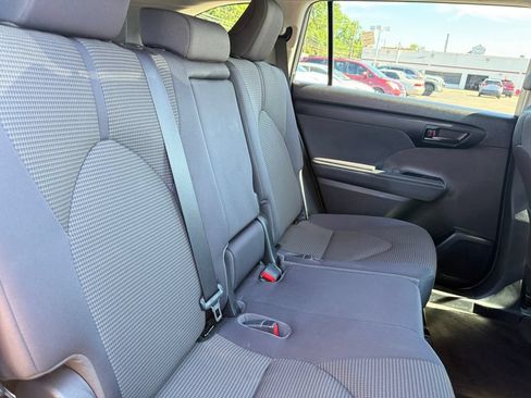 Used 2023 Toyota Highlander LE FWD image 22