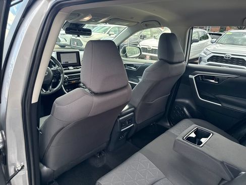 Used 2025 Toyota RAV4 XLE AWD/4WD image 36