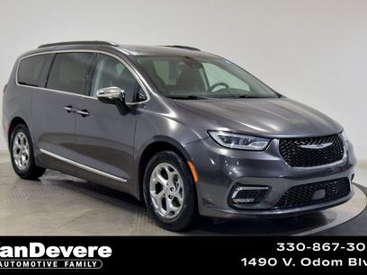 Used 2023 Chrysler Pacifica Limited