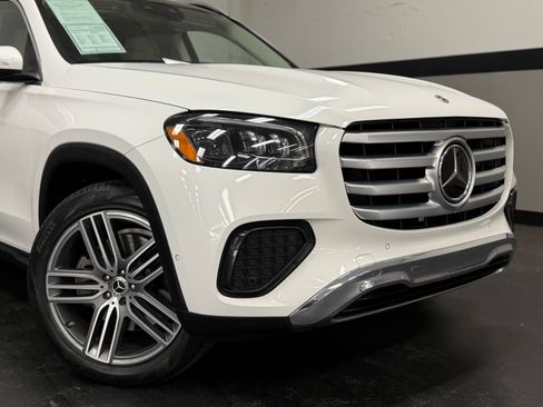 Used 2024 Mercedes-Benz GLS 450 4MATIC image 3