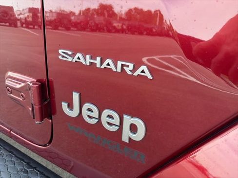 Used 2021 Jeep Wrangler Unlimited Sahara w/ Uconnect 4C Nav & Sound Group AWD/4WD image 5