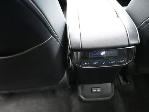 Used 2023 Toyota Highlander XLE image 21