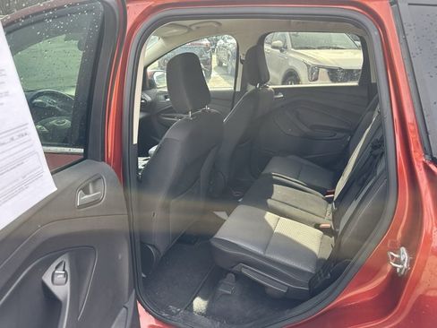 Used 2019 Ford Escape SE image 11