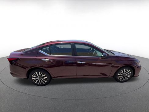 Used 2025 Nissan Altima 2.5 SV FWD image 16