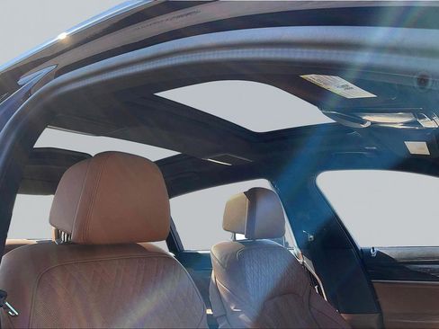 Used 2022 BMW 750i xDrive w/ Luxury Rear Seating Package image 24