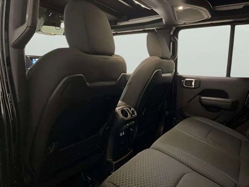 Used 2025 Jeep Wrangler Unlimited Rubicon 4xe w/ Convenience Group image 10