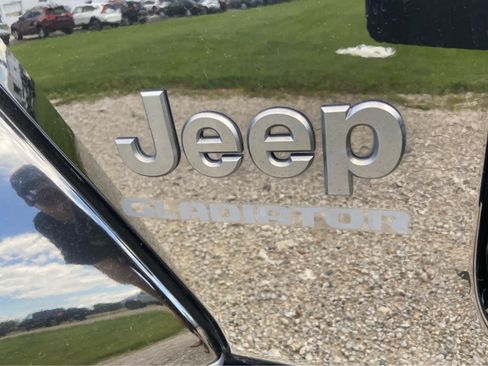 Used 2022 Jeep Gladiator Sport AWD/4WD image 41