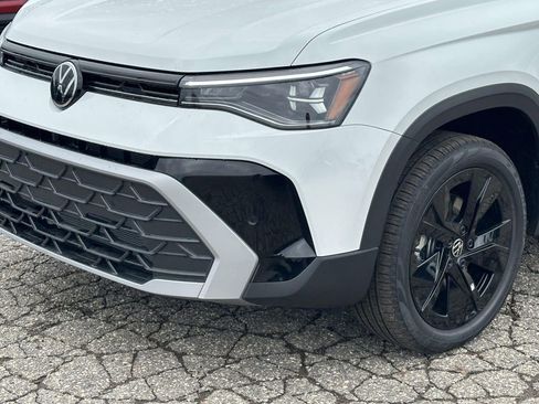 New 2026 Volkswagen Taos SE FWD image 6