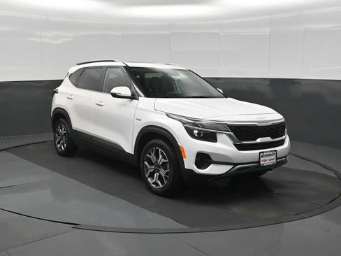 Used 2023 Kia Seltos EX AWD/4WD image 2