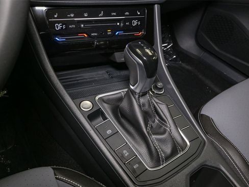 New 2026 Volkswagen Jetta SE FWD image 19