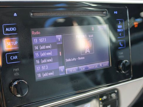 Used 2019 Toyota Corolla LE FWD image 29