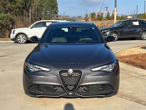 Used 2022 Alfa Romeo Giulia Veloce image 3