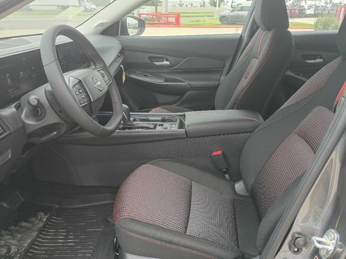 New 2026 Nissan Sentra SR w/ Floor Mat Package FWD image 22