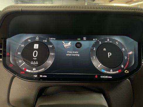 Used 2025 Land Rover Range Rover Long Wheelbase Autobiography image 8