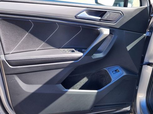 Certified 2024 Volkswagen Tiguan SE image 8