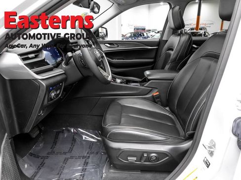 Used 2023 Jeep Grand Cherokee 4WD 4xe image 14