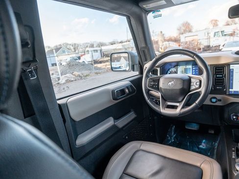 Used 2023 Ford Bronco Wildtrak image 21