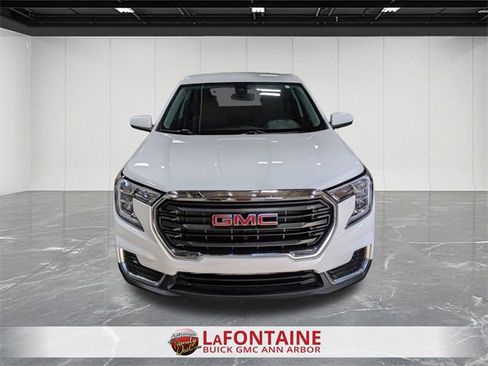 Used 2023 GMC Terrain SLE image 8
