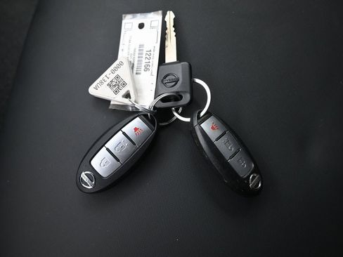 Used 2021 Nissan Titan S w/ S Utility Package image 15