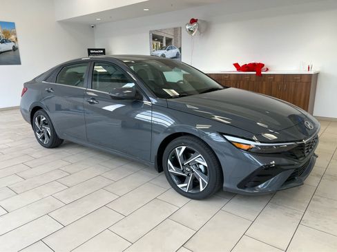 New 2026 Hyundai Elantra Limited image 5