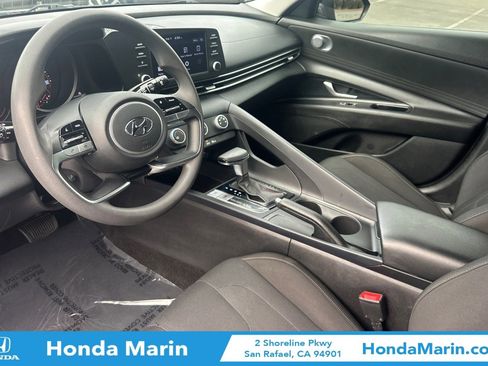 Used 2022 Hyundai Elantra SE image 11