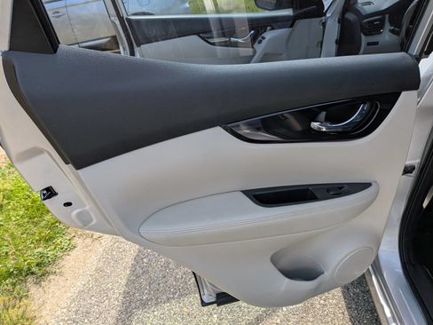 Used 2020 Nissan Rogue Sport SV w/ All-Weather Package AWD/4WD image 25