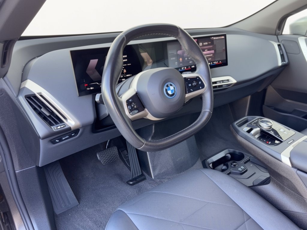 Used 2024 BMW iX xDrive50 w/ Premium Package AWD/4WD image 4