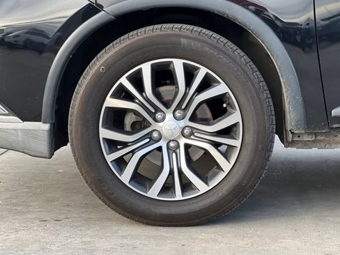 Used 2017 Mitsubishi Outlander ES image 27