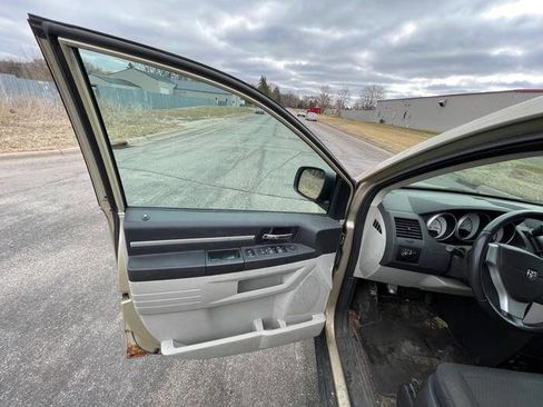 Used 2010 Dodge Grand Caravan Hero image 22
