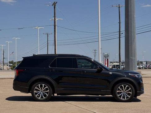 Certified 2025 Ford Explorer ST-Line RWD image 3