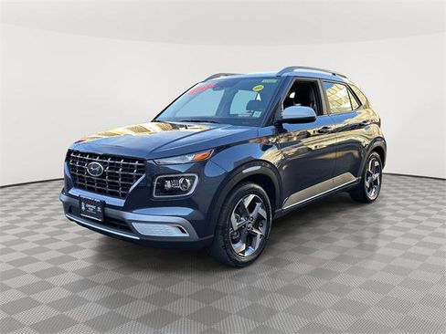 Certified 2025 Hyundai Venue Limited image 7