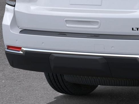 New 2026 Chevrolet Suburban LT image 15