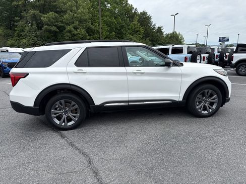 Used 2025 Ford Explorer Active w/ Active Comfort Package AWD/4WD image 8
