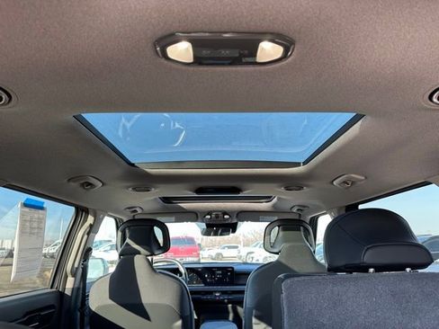 Used 2024 Kia EV9 Wind image 14