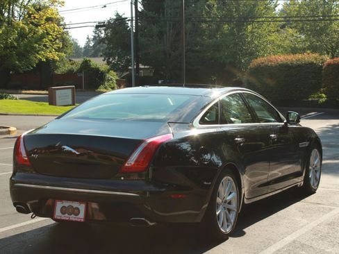 Used 2012 Jaguar XJ RWD image 7