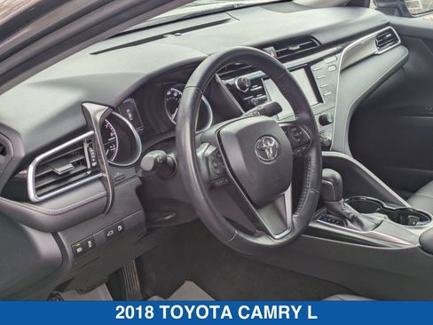 Used 2018 Toyota Camry SE w/ Moonroof Package image 15