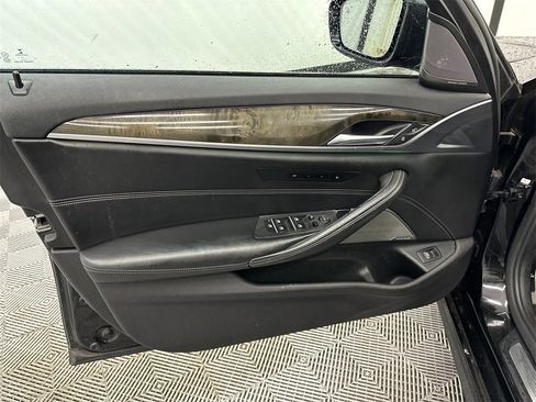 Used 2018 BMW 530i xDrive image 9