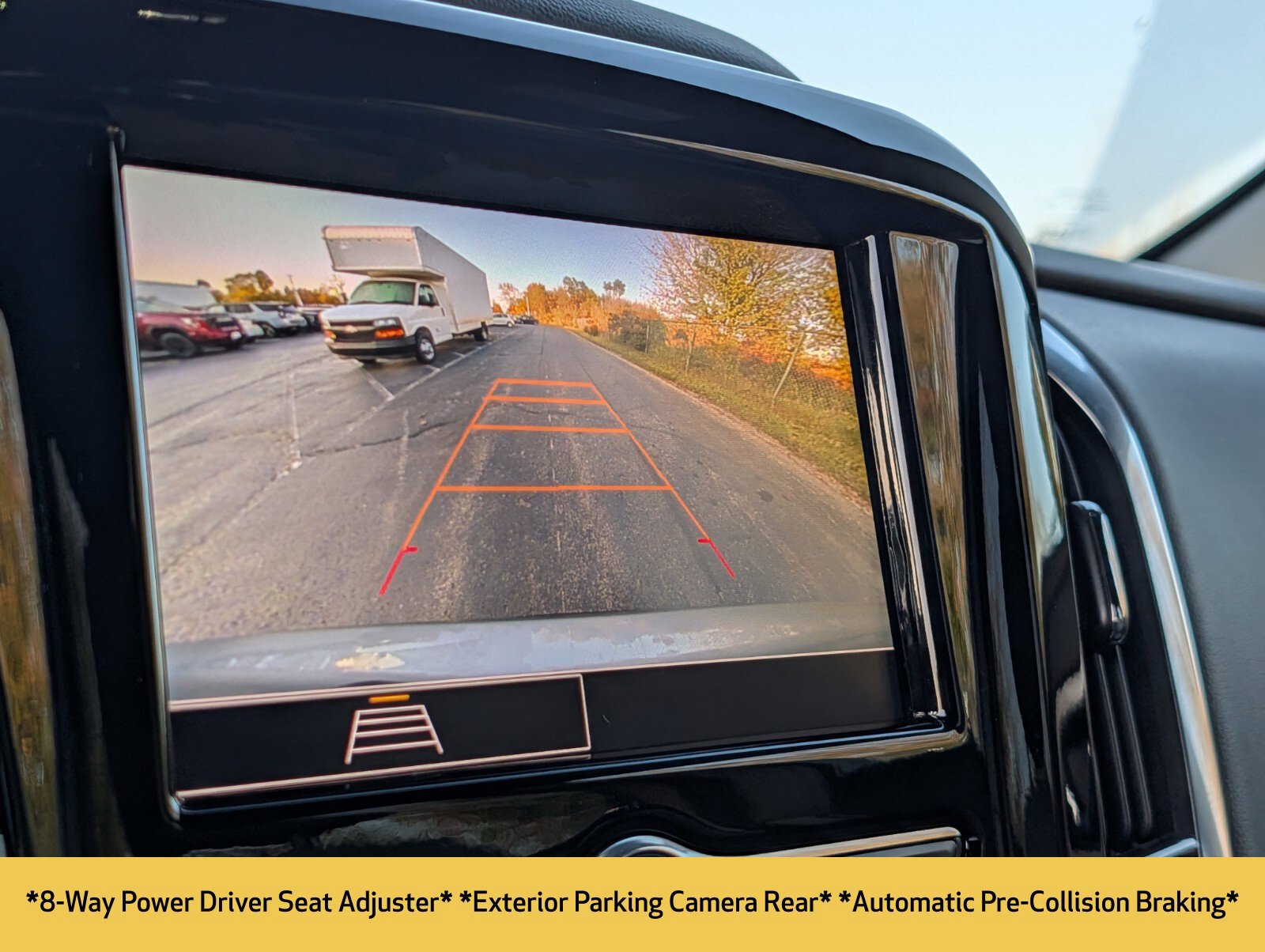 Used 2023 Chevrolet Traverse LT FWD image 6