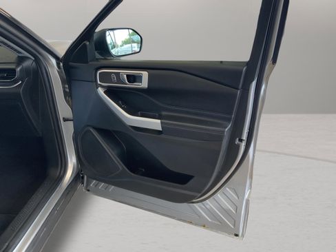 Used 2022 Ford Explorer XLT w/ Equipment Group 202A image 27