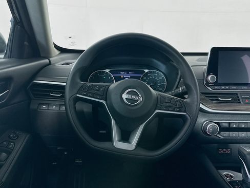 Used 2025 Nissan Altima 2.5 SV image 17