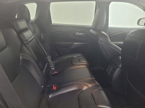 Used 2019 Jeep Cherokee Latitude Plus image 19