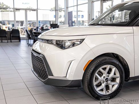 Used 2023 Kia Soul LX w/ Option Group 015 FWD image 5