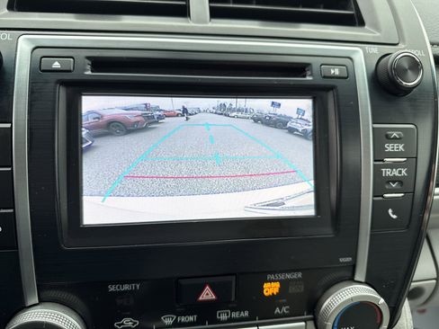 Used 2014 Toyota Camry L image 29