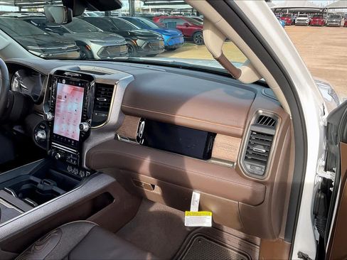 Used 2025 RAM 1500 Limited w/ Trailer Tow Group image 17